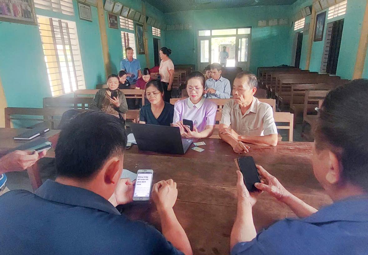 Đảng ủy xã Vĩnh Thủy triển khai đợt cao điểm cài đặt ứng dụng 