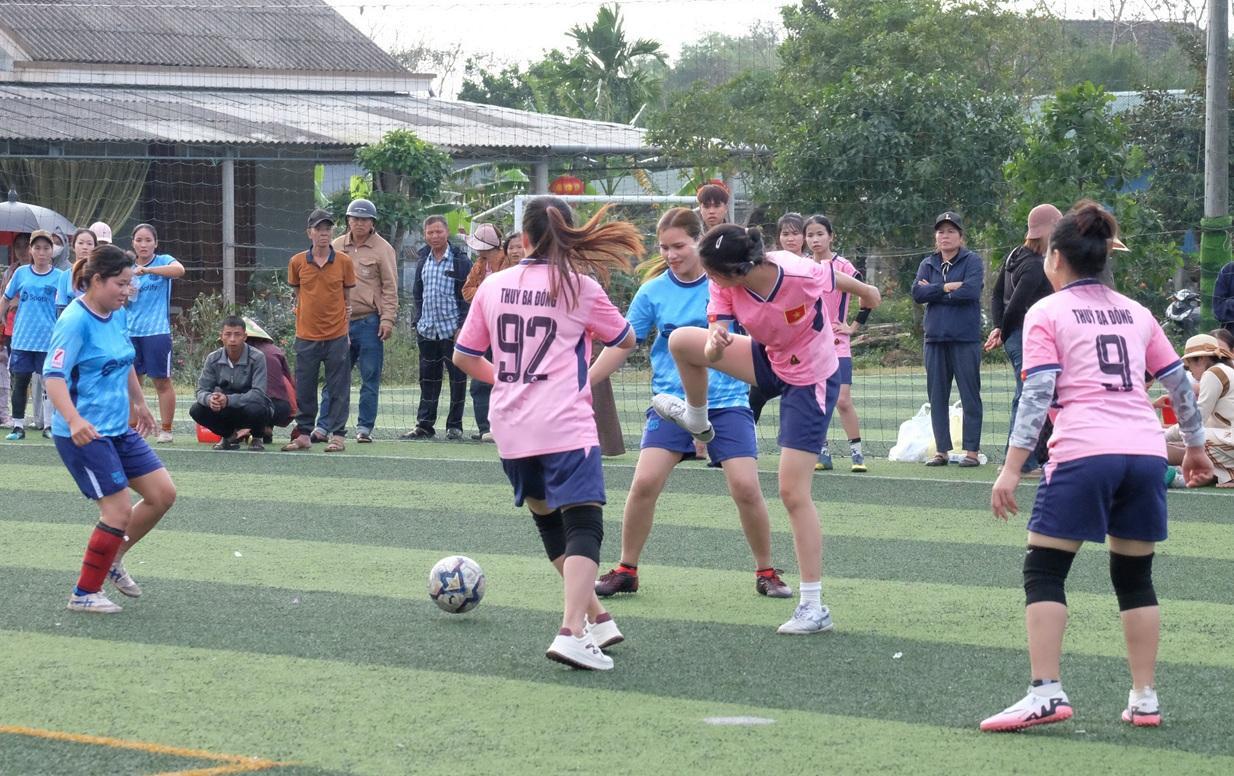 Xác định 4 đội bóng xuất sắc giành quyền vào vòng bán kết Giải bóng đá nữ 5 người