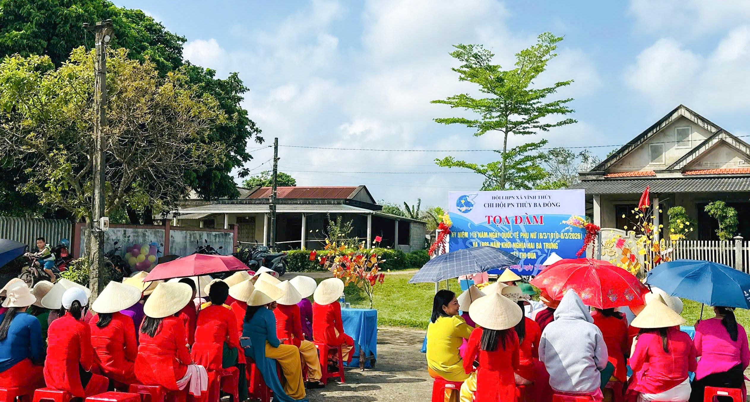 Sôi nổi Ngày hội Phụ nữ 8/3 tại thôn Thủy Ba Đông