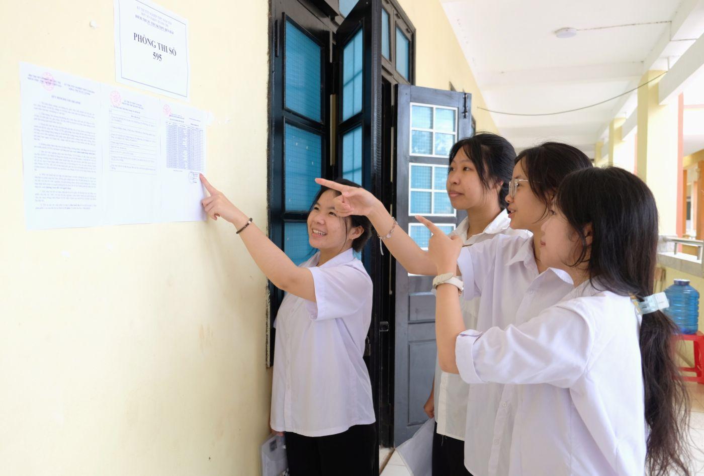 Vĩnh Thuỷ: 245 thí sinh tại điểm thi số 35 bước vào buổi thi đầu tiên Kỳ thi tốt nghiệp THPT năm 2026