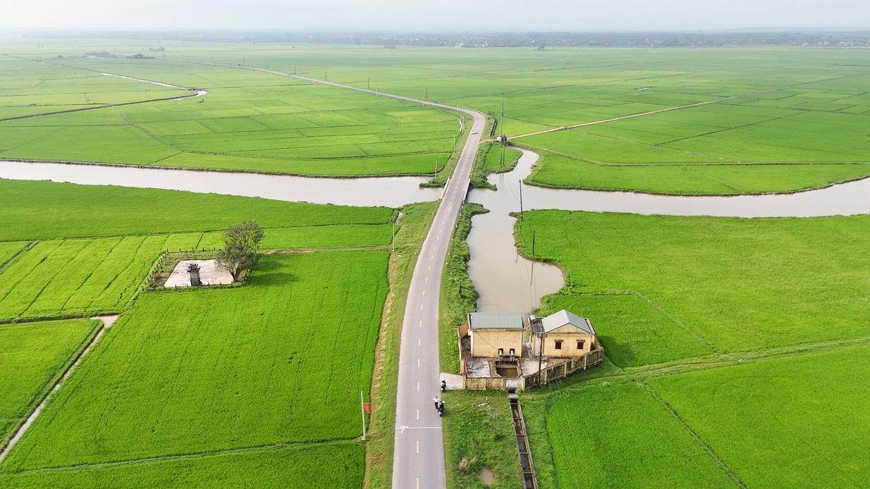 Triển khai kỹ thuật tưới ngập khô xen kẽ, giảm phát thải khí mê-tan trên đồng ruộng