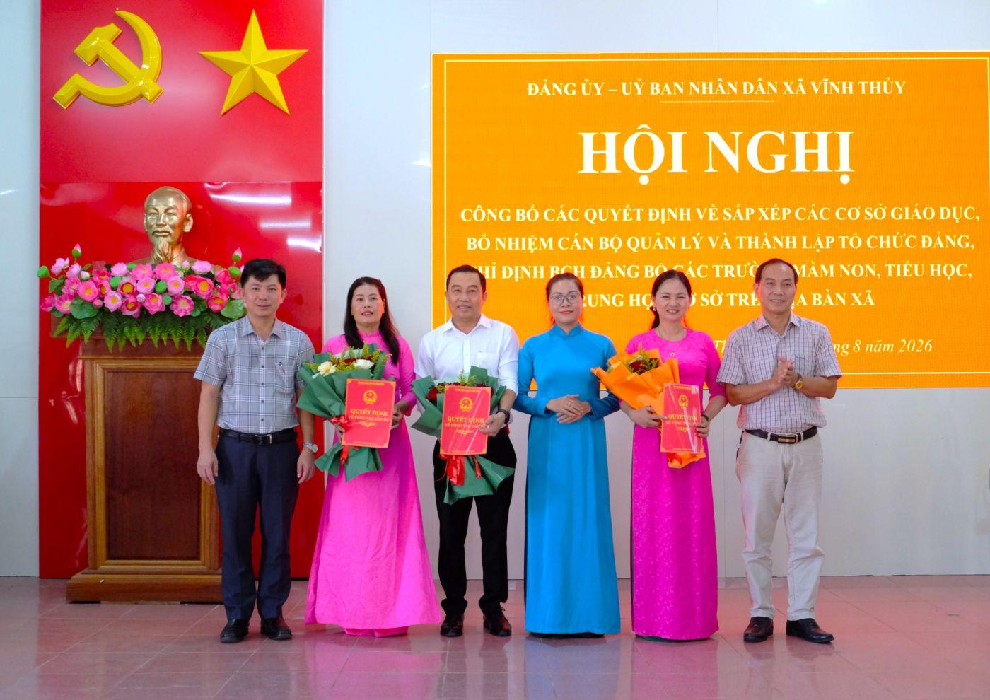 Vĩnh Thủy công bố quyết định về sắp xếp các cơ sở giáo dục và công tác cán bộ