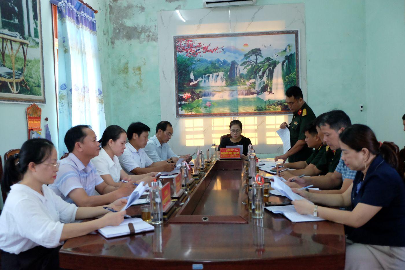 Thường trực Đảng ủy xã Vĩnh Thủy làm việc với Ban Chỉ huy Quân sự xã