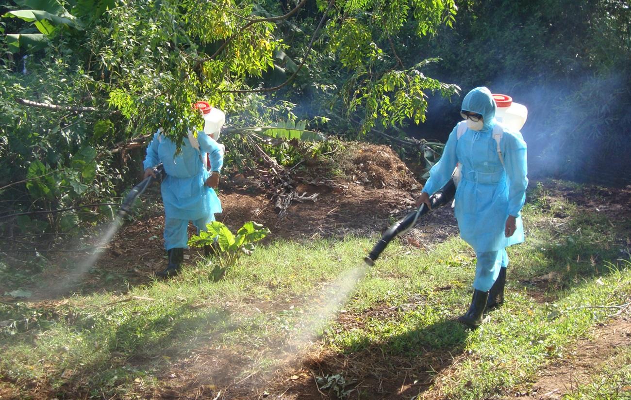 Vĩnh Thuỷ triển khai phun hóa chất tiêu độc khử trùng môi trường