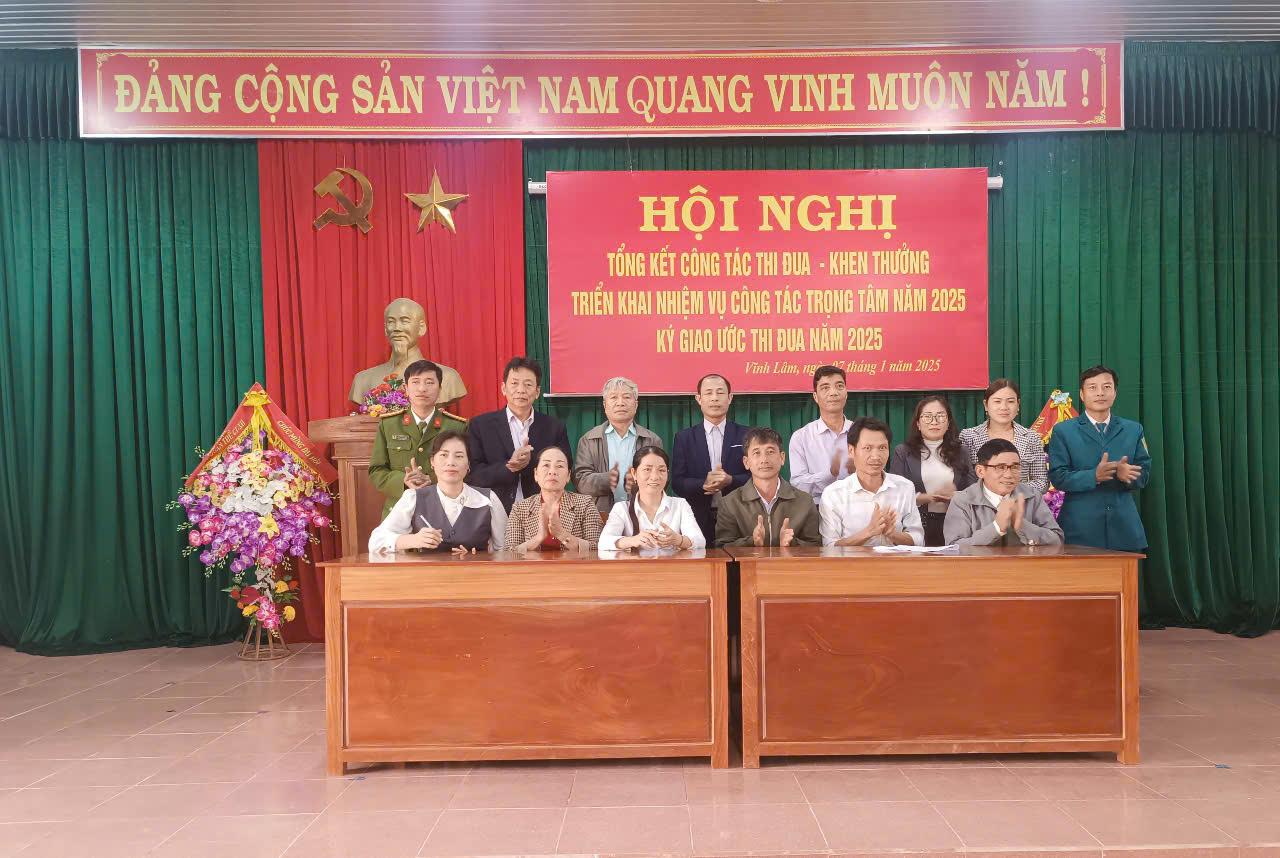 Xã Vĩnh Lâm tổ chức Hội nghị tổng kết công tác thi đua khen thưởng năm 2024, ký giao ước thi đua năm 2025