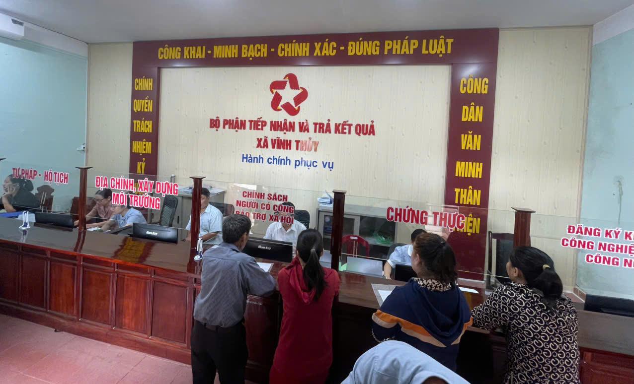 Thành lập Tổ ứng cứu Công nghệ và nghiệp vụ hổ trợ giải quyết TTHC xã Vĩnh Thuỷ nhằm hỗ trợ người...