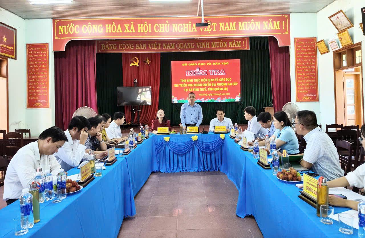 Bộ Giáo dục và Đào tạo kiểm tra tình hình thực hiện quản lý nhà nước về giáo dục khi triển khai chính quyền địa phương hai cấp tại xã Vĩnh Thủy, tỉnh Quảng...